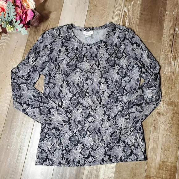 Kate Hill Medium Women's Gray and Black Metallic Snakeskin Print Top NWOT - Picture 4 of 16